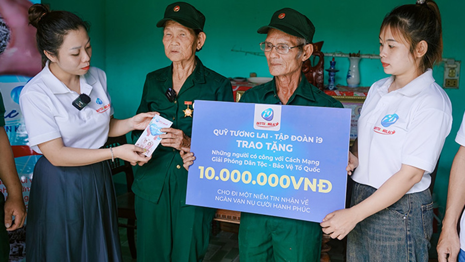 Hình ảnh hỗ trợ khách hàng bi88 24/7